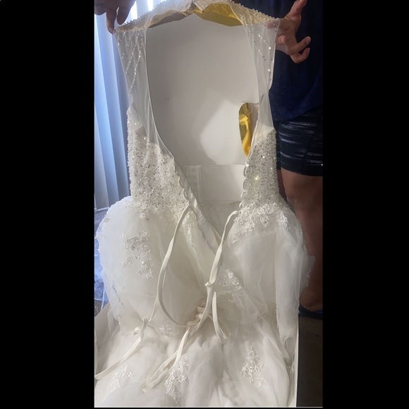Wedding dress - Picture 10 of 12
